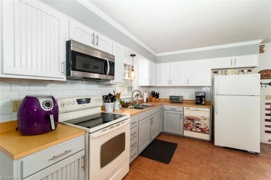 Spacious eat in Kitchen, Lovely new cabinets and hardware.