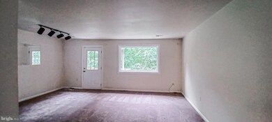 1950 Mayflower Dr, Woodbridge, VA 22192 - photo 2