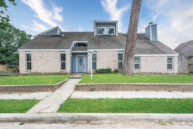 5002 Summer Forest Dr, Houston, TX 77091 - photo 2