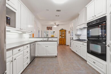 1311 Wedgewood Dr, Cleburne, TX 76033 - photo 6