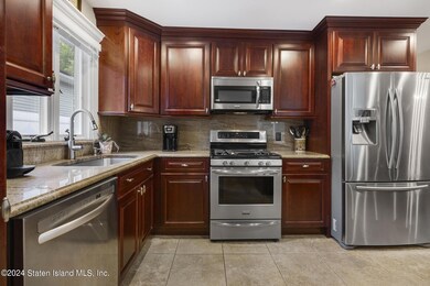 213 Currie Ave, Staten Island, NY 10306 - photo 6