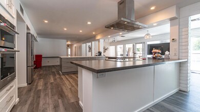 713 E Draper St-21