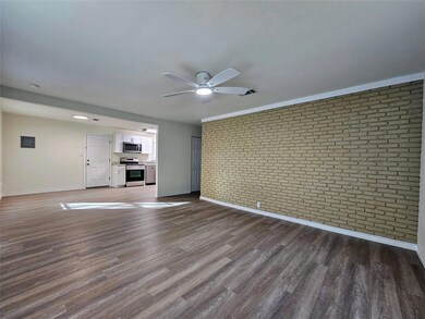 527 W Ford St, Denison, TX 75020 - photo 2