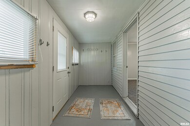 731 Galena St, Lincoln, IL 62656 - photo 3