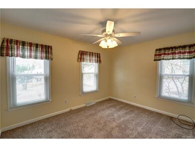 1310 Butternut Dr, Hopewell, VA 23860 - photo 6