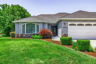 837 Meadowbrook Cir, Central Point, OR 97502 - photo 3