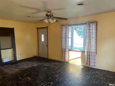 7425 N Oak St, Davenport, IA 52806 - photo 6