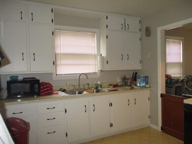 919 Kitchen 3<|><|>