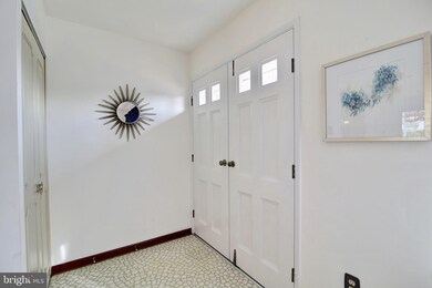 807 W Nettle Tree Rd, Sterling, VA 20164 - photo 5