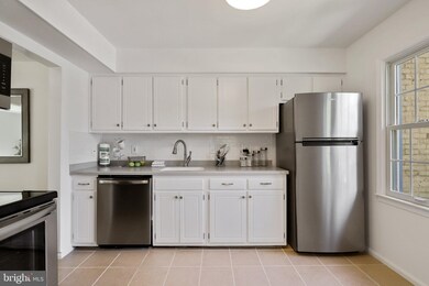 2923 Cashel Ln, Vienna, VA 22181 - photo 3