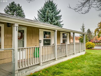 Porch, Screened in