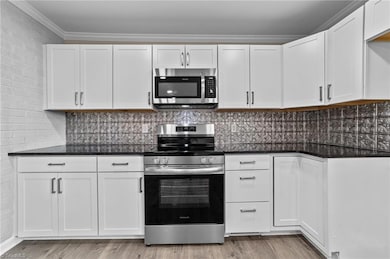 New Kitchen Cabinets