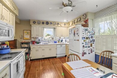 This is a feel good kitchen!  