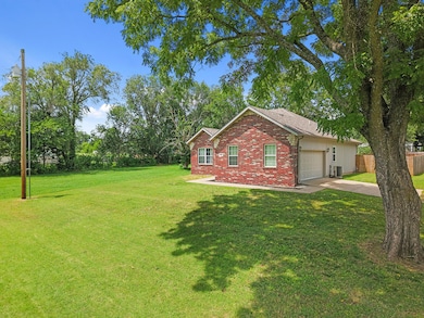 806 E Grant St, Ash Grove, MO 65604 - photo 3