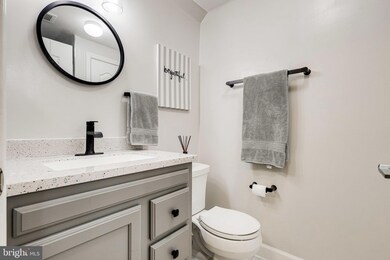 4674 Kell Ln, Alexandria, VA 22311 - photo 5