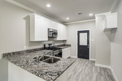 7802 Dandy St unit B, Houston, TX 77016 - photo 3