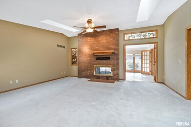 2515 Edgewild Dr, Davenport, IA 52807 - photo 6