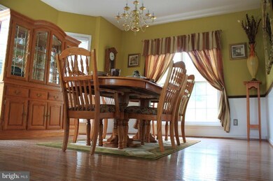 5928 Moonbeam Dr, Woodbridge, VA 22193 - photo 3