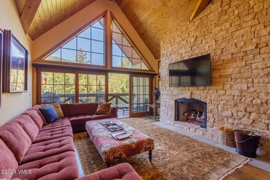 Vail-Mountain-View-402_Living Room