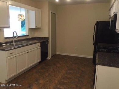 5641 Ellis Trace Dr, Jacksonville, FL 32205 - photo 4