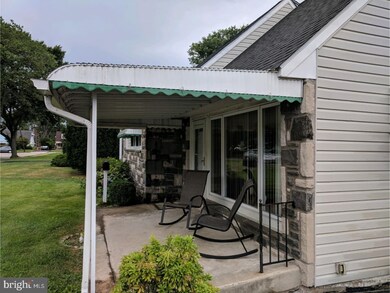 908 Hawthorne Ave, Secane, PA 19018 - photo 3