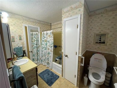 Hollywood style bathroom