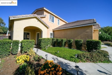 1350 Mistletoe Dr, Beaumont, CA 92223 - photo 2