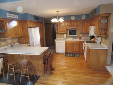 2321 W Springbrook Ct, Grand Forks, ND 58201 - photo 6