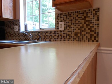 8634 Spring Creek Ct, Springfield, VA 22153 - photo 6