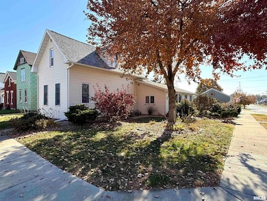 902 Adams St, Quincy, IL 62301 - photo 2