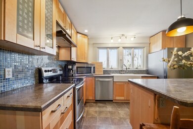 28 Webster St, Middleboro, MA 02346 - photo 5