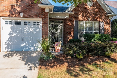 6423 Ridgeview Commons Dr, Charlotte, NC 28269 - photo 2