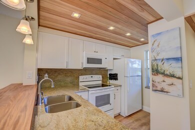 2228 N Cypress Bend Dr 204-12