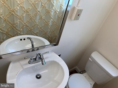 1122 Locust St, Reading, PA 19604 - photo 6