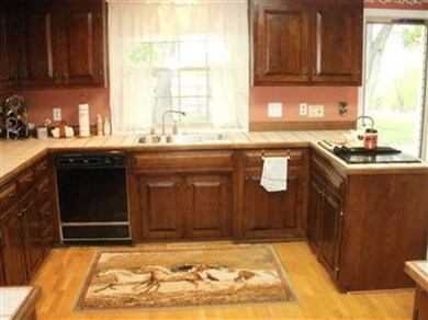 300 Shannon Oaks Dr, Harrodsburg, KY 40330 - photo 2