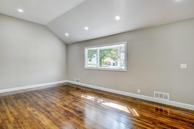 006_Living Room