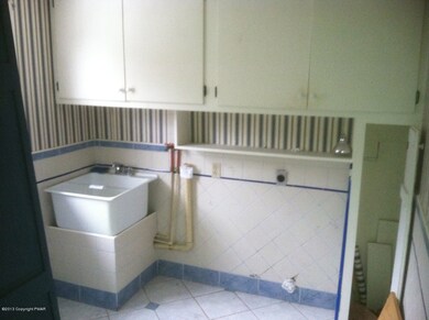 218 Welwood Ave, Hawley, PA 18428 - photo 6