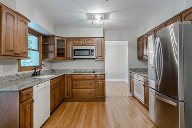 1565 Swallow St, Naperville, IL 60565 - photo 7