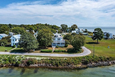 Covered front porch with views!