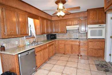 99 Nueces St, Bay City, TX 77414 - photo 2