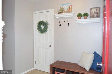 12802 Middleton Ln, Fairfax, VA 22033 - photo 4