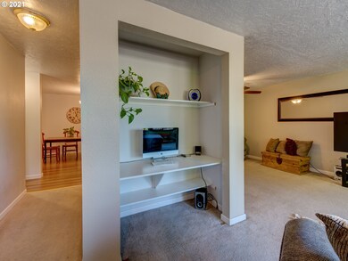 242 Foxtail Dr, Eugene, OR 97405 - photo 6