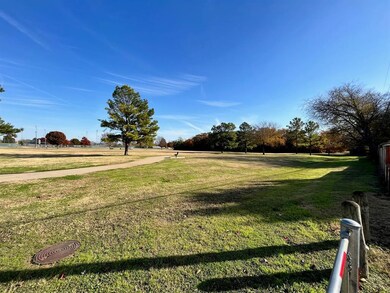 600 Livingston Dr, Hurst, TX 76053 - photo 4