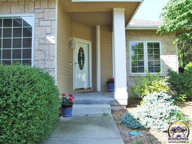 6332 SW Monarch Ct, Topeka, KS 66610 - photo 2