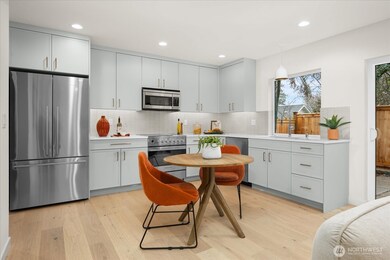 4224 Meridian Ave N, Seattle, WA 98103 - photo 6