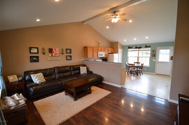 516 Forest Ridge Dr, Mount Washington, KY 40047 - photo 2