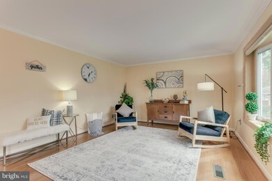 13703 Frankfort Ct, Rockville, MD 20853 - photo 4