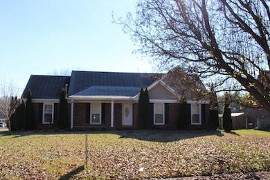 1966 Stepford Dr, Clarksville, TN 37043 - photo 2