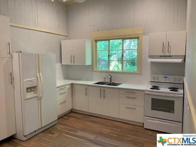 612 W Hopkins St, San Marcos, TX 78666 - photo 3