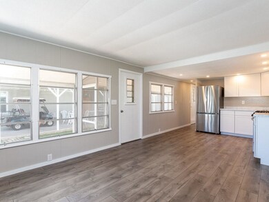 565 Marina Ln, Tavares, FL 32778 - photo 3